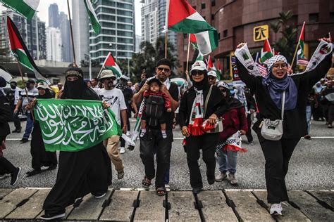Protesters march to US Embassy in Indonesia over Israeli airstrikes